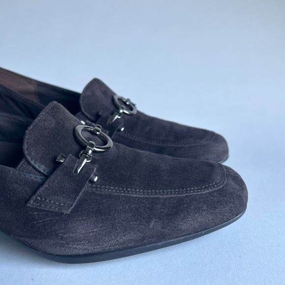 Munro American Brown Suede Genuine Leather Heels size 8, rubber outsole. - Picture 4 of 14